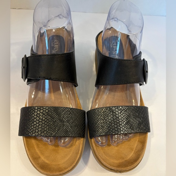 Eurosoft by Sofft black 2 band sandals size 8M - Picture 1 of 10